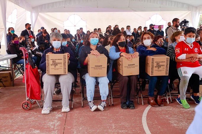 FerFlores_Emp's tweet image. Caminando y resolviendo con mis vecinos del fraccionamiento Rancho San Lucas. 

Es un orgullo vivir en #Metepec. 

¡Juntos jalamos mejor!