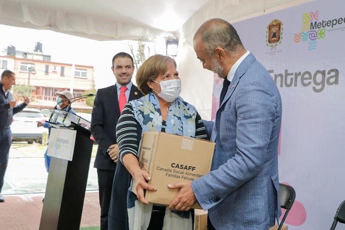 FerFlores_Emp's tweet image. Caminando y resolviendo con mis vecinos del fraccionamiento Rancho San Lucas. 

Es un orgullo vivir en #Metepec. 

¡Juntos jalamos mejor!