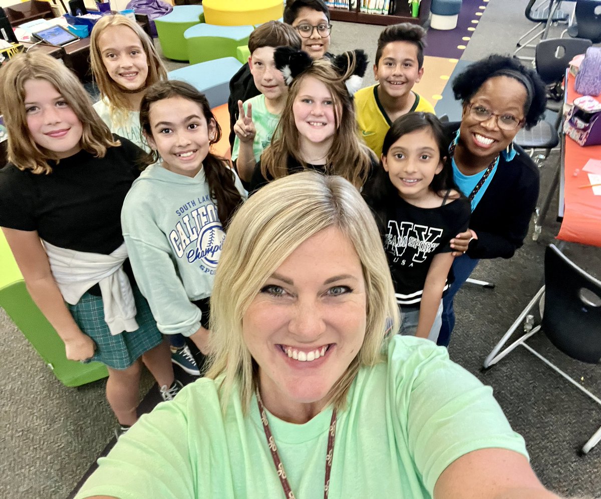 RamonaLibrarian's tweet photo. Kicked off our 5th Grade Book Club today with @gigiwheat @SonntagElem! 😍❤️😍
#ReadingRocks
#ReadingMatters
#FISDmadetoshine
#fisd_libraries https://t.co/v9ecKhqPB7