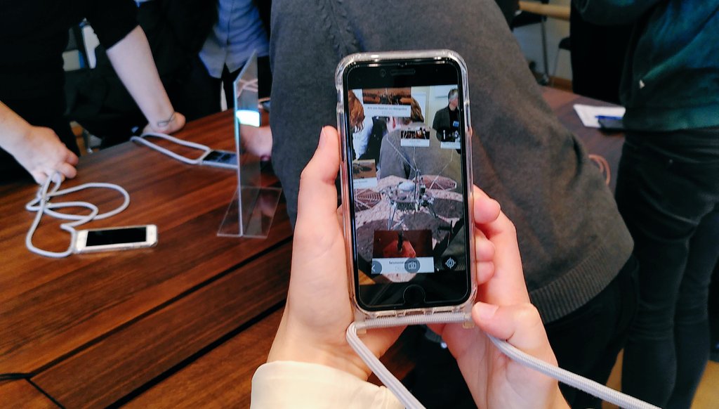 KielSCN's tweet photo. Eindruck aus der Fülle des #fwk22: Spotlight in der ersten Session auf #AugmentedReality im #Ausstellungskontext. Wie können wir #smartphone #Sensorik für die #Kommunikation nutzen? Interaktives #Interface #design eröffnet Kommunikationsräume. @phaeno_WOB @UniversumBremen https://t.co/bioVYIGcj6