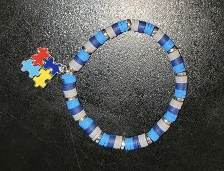 RMSKnights's tweet photo. Our students who participate in the RISE program are making these beautiful bracelets!  100% of the proceeds are donated to the Diabetes Training Camp Foundation. 💙 https://t.co/rWeQgQNv0V