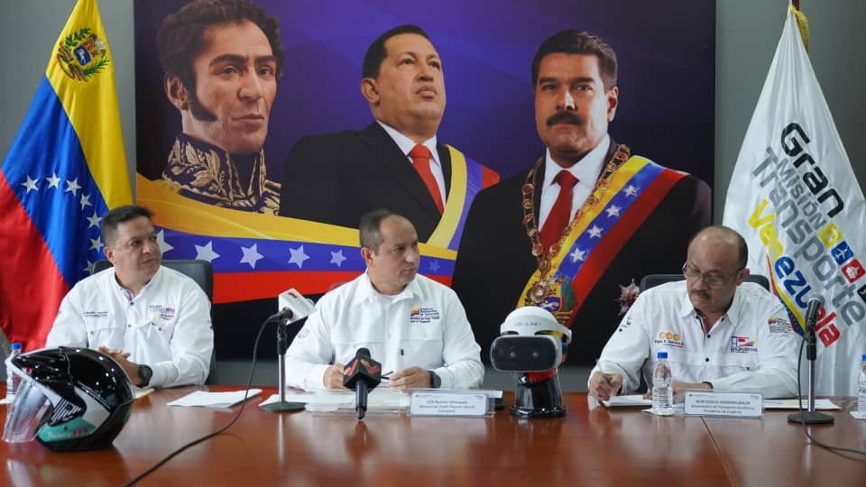 Bolipuertos__ve's tweet photo. #05Oct 🗣️ El Min. @TransporteGobVe @rvaraguayan junto a los Viceministros Acuático y Terrestre anunciaron la realización de la ExpoTransporte Internacional Venezuela 2022 exhibición que contará con ➕️ 20 mil metros cuadrados para mostrar los avances del transporte en Venezuela https://t.co/GUb0bENeya