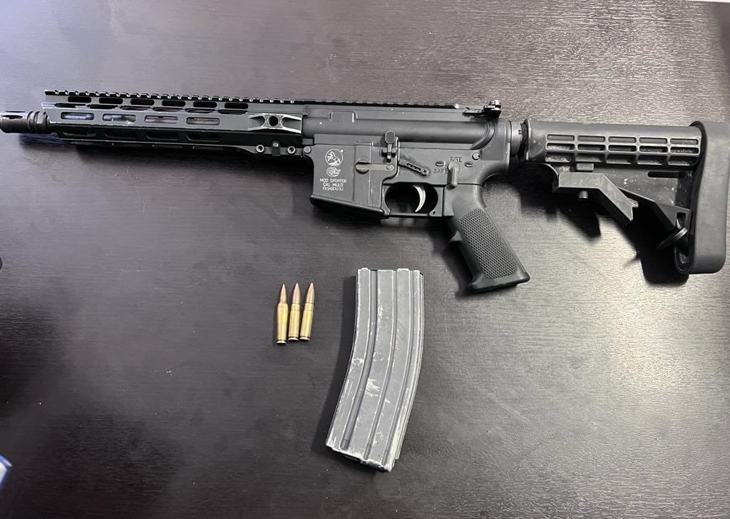 maximoecuador's tweet photo. Solo el gbn de @LassoGuillermo, ad-honorem, buena cuna, Patricios, quiteños de bien o como 💩 quieran llamarse dicen no saber cómo ingresan todo tipo de armas a la Penitenciaria del Litoral y las cárceles del País.
Para eso querían ser gobierno?
@AsambleaEcuador destitución YA! https://t.co/24hTFF9bWG