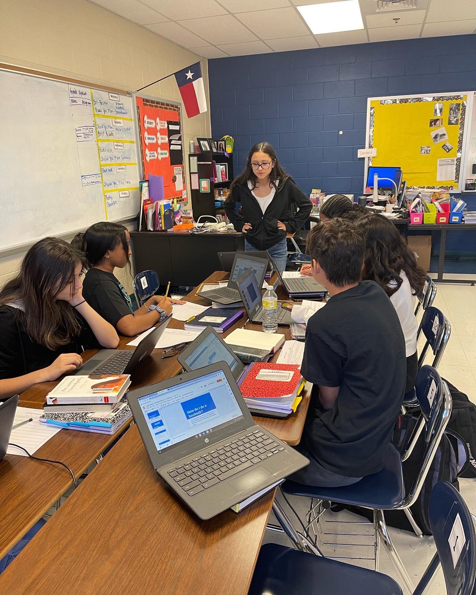 NISDVale's tweet photo. Ms. Cardwell’s classes were engaged in learning communication today. After reading their novels, each of them created a book review to share with their peers.
#WeAreCommunicators
#RaysUp #RootedVale https://t.co/NhPkfC5UYt