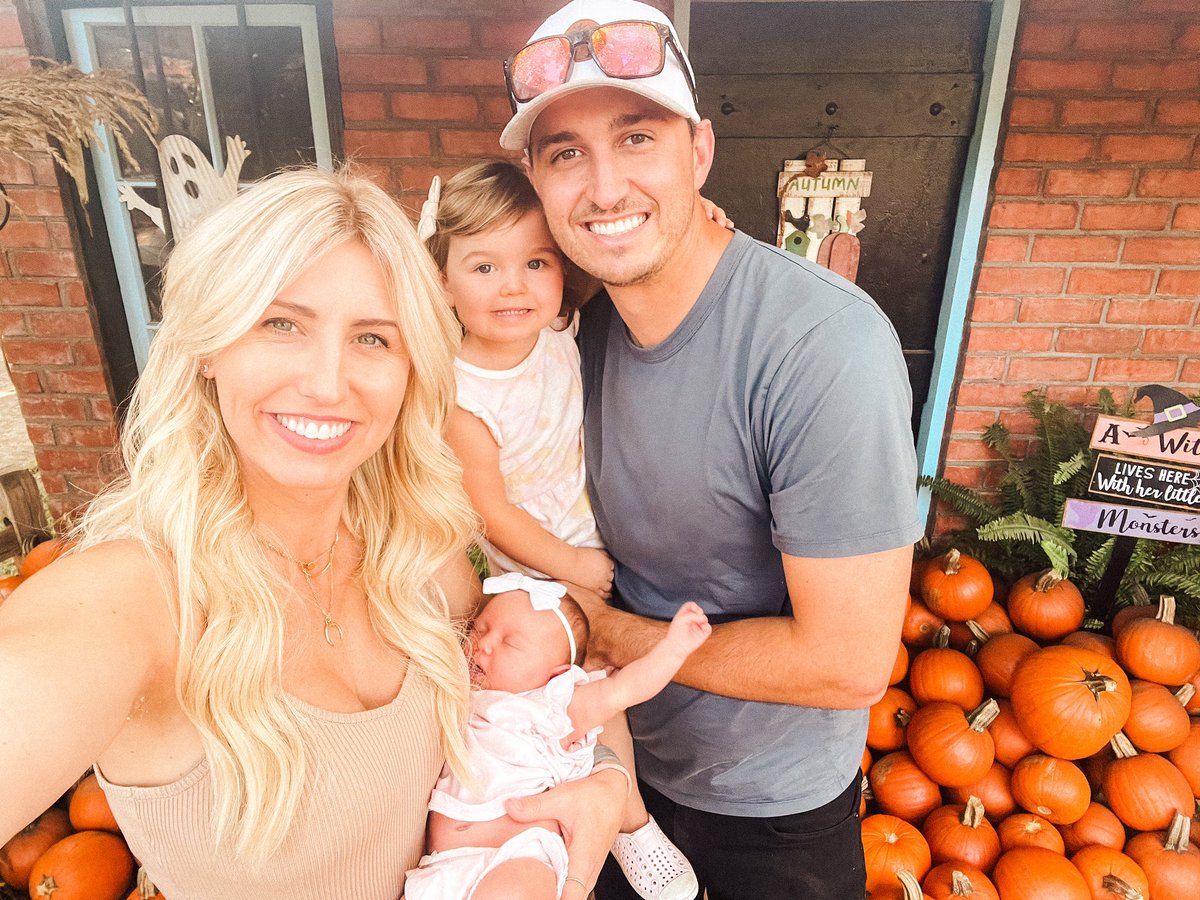 courtneyforce's tweet photo. Train rides and pumpkin picking with the fam! 🎃🚂 Anyone else doing this in 90 degree heat or is that just us? Lol #FeelinFestive #KindOf #WheresOurFallWeather #CAHeatWave #Pumpkins https://t.co/B9mVllORdk