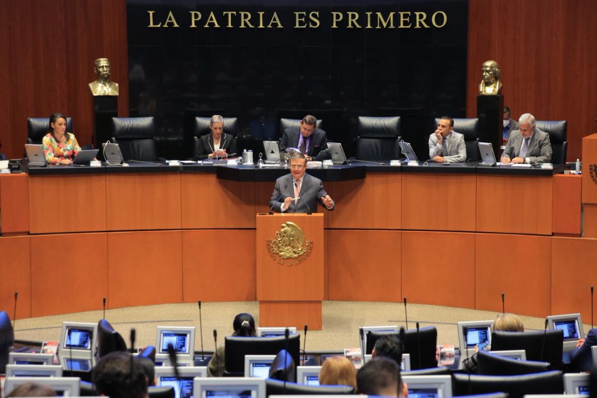 m_ebrard's tweet photo. Sí , la Patria es Primero , de eso se trata la política exterior. https://t.co/UbvREMFABU