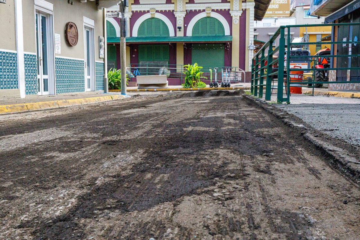 Miguel_Romero_'s tweet image. ¡Ya se trabaja la reparación de calles en la zona de la Placita de Santurce! Hoy se escarificó en las calles cercanas como la Dos Hermanos. #SanJuan #TusCallesAlDía.
