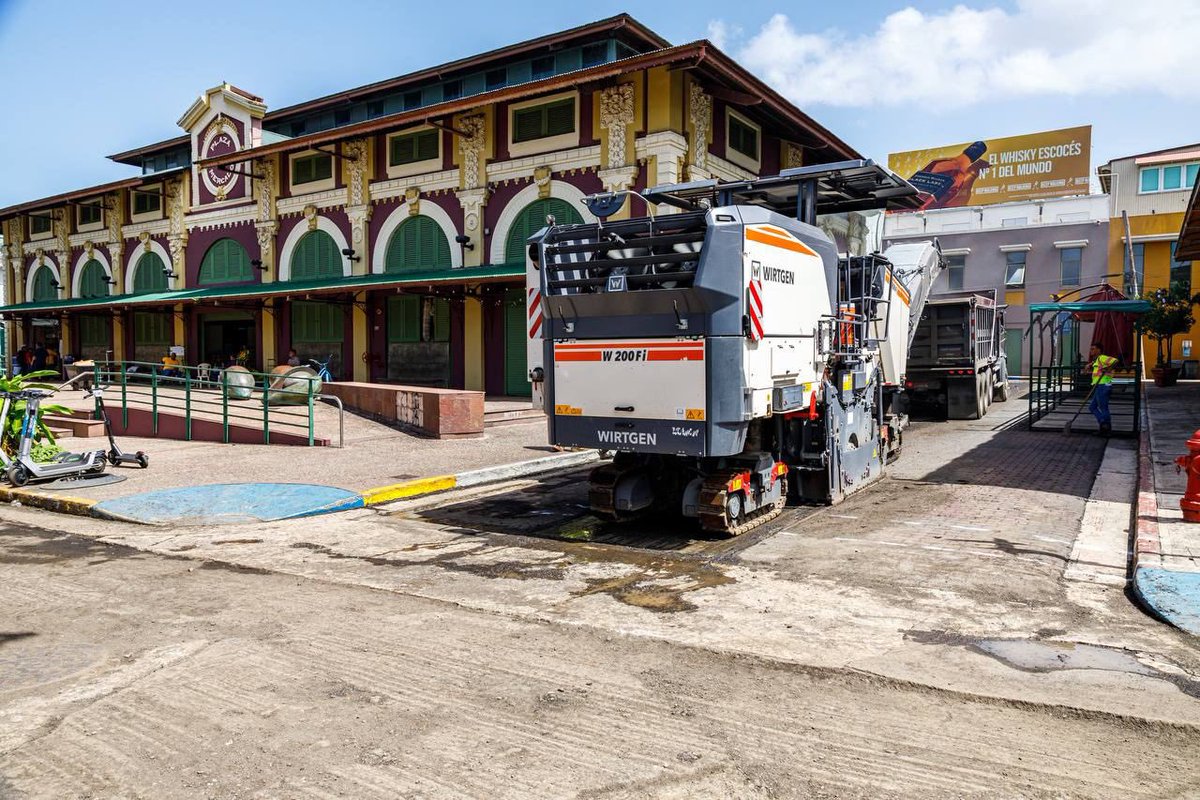 Miguel_Romero_'s tweet image. ¡Ya se trabaja la reparación de calles en la zona de la Placita de Santurce! Hoy se escarificó en las calles cercanas como la Dos Hermanos. #SanJuan #TusCallesAlDía.