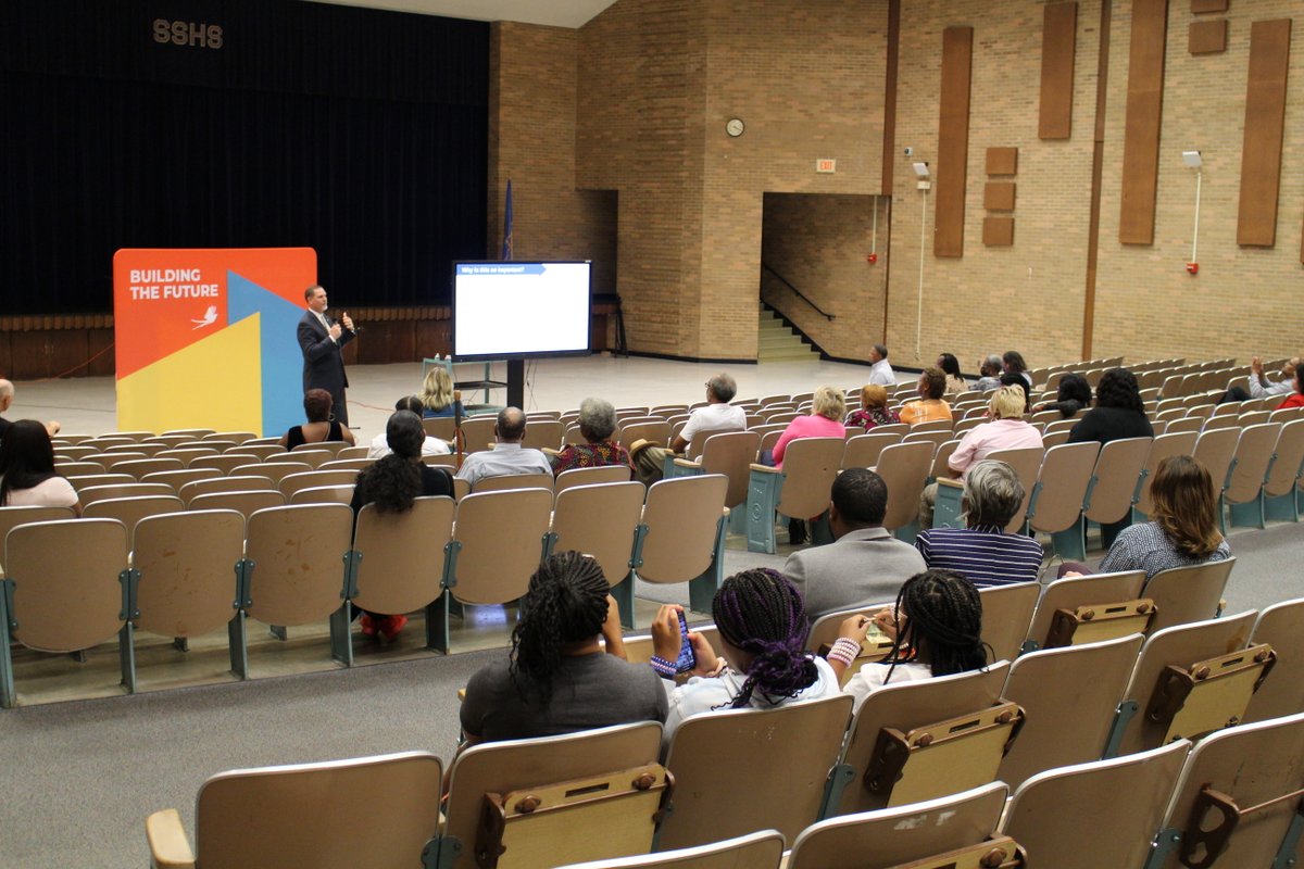 OKCPS's tweet photo. #BondElection: Community meetings for the upcoming OKCPS Bond election have begun!
#OKCPS will host another meeting at 6:30 PM tonight at Belle Isle Middle School's 7th & 8th-grade campus!
See a full list of meeting dates here: https://t.co/i9Hpwud2NH https://t.co/TfI2QDrY1i