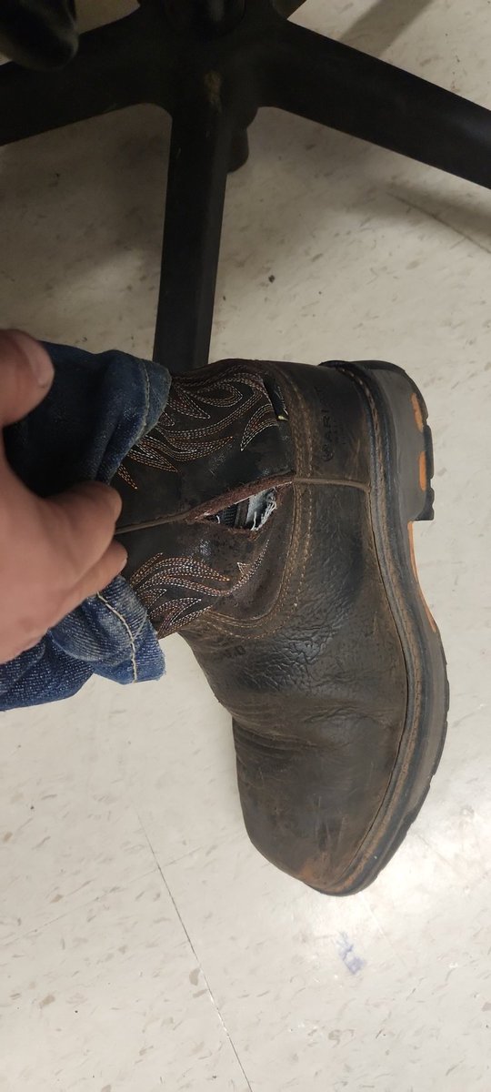 BigDeal2602's tweet photo. @Ariat not even a month and a half into it.. And I haven't even been rough on them 👀🥲 https://t.co/YrtZU1WubO