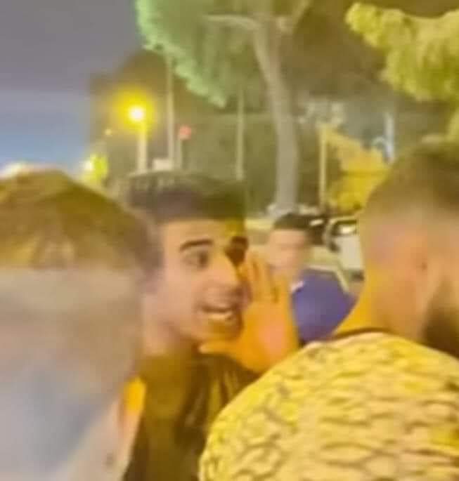 باتي : وين فلوس شغل اليوم 

نا :
حرق مايقعد شي يا خالك