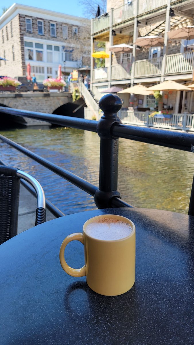 JustinLaurenXO's tweet photo. Perth is one of the prettiest towns in Ontario, so it's no surprise that there are super cute cafes, too!

Here are the best coffee shops in Perth where you'll find delicious coffee in super charming locations.

Read more: https://t.co/yc1lSDOw3C 

@PerthTourism #PerthOntario https://t.co/Ns7djPf9QF