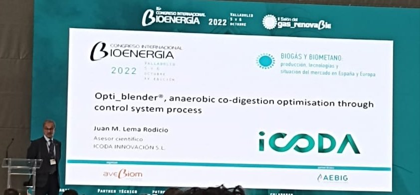 davidgabriel71's tweet photo. @juanmlema presentó de forma magistral el sistema #opti_blender en el 15 Congreso international #Bioenergia 2022. Un programa de diseño y control que permite  optimizar la producción de #biogas en la co-digestion de residuos @iCODA_tech @cretus_usc https://t.co/MuBotN7ys6