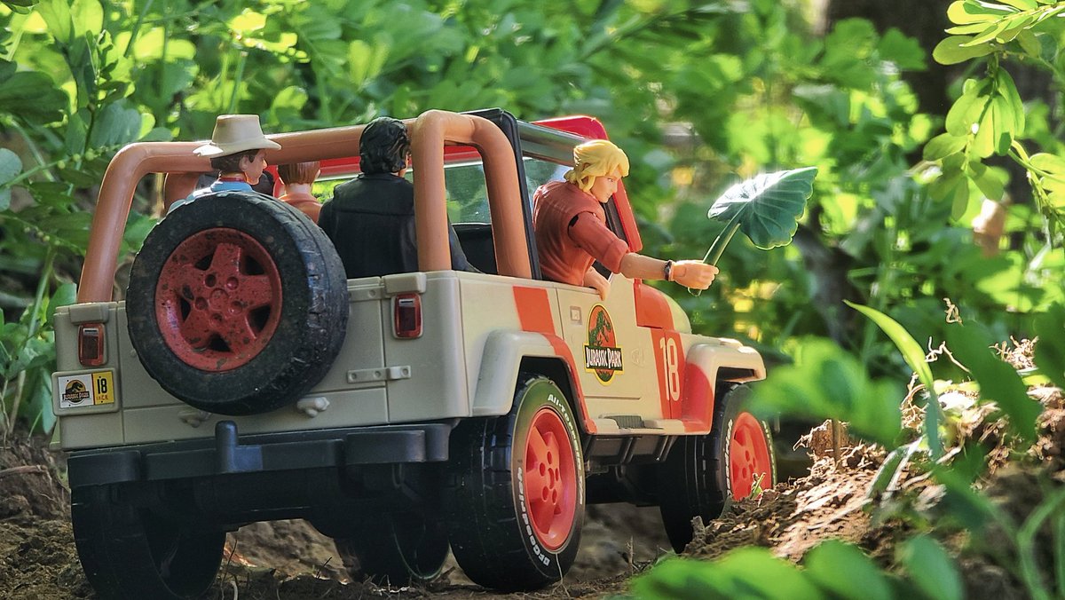 “Alan, this species of veriforman has been extinct since the Cretaceous period.' ~ the @mattel Hammond Collection Ellie Sattler is another great addition to the ever-growing HC lineup. Keep'em coming! #jurassicpark
