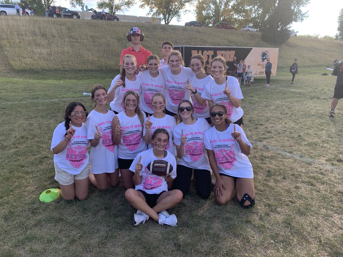 Seniors win the powder puff championship!