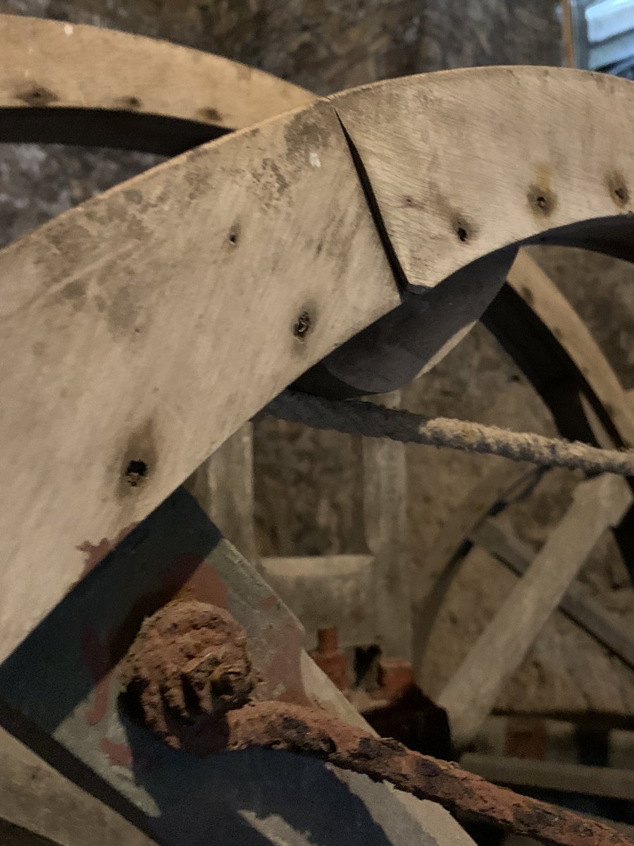 PembrokeBells's tweet photo. Bell Stories 1.3 
The treble bell at St Mary's Pembroke has a diameter of 26.5 inches = 67.3 cm. 
It needs a new wheel -  made from ash, the soling will be steam bent ash and the shrouding will be sapele (ideal for deal damp towers by the sea)
#bells #Pembroke #bellringing https://t.co/NhkV3NYRY7