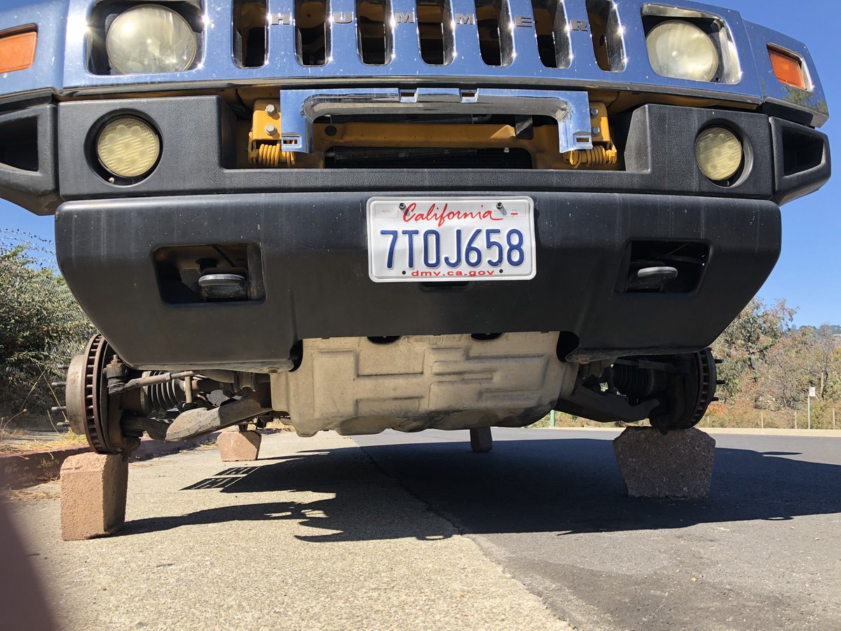 Anyone missing a yellow Hummer? 🎥 #Oakland