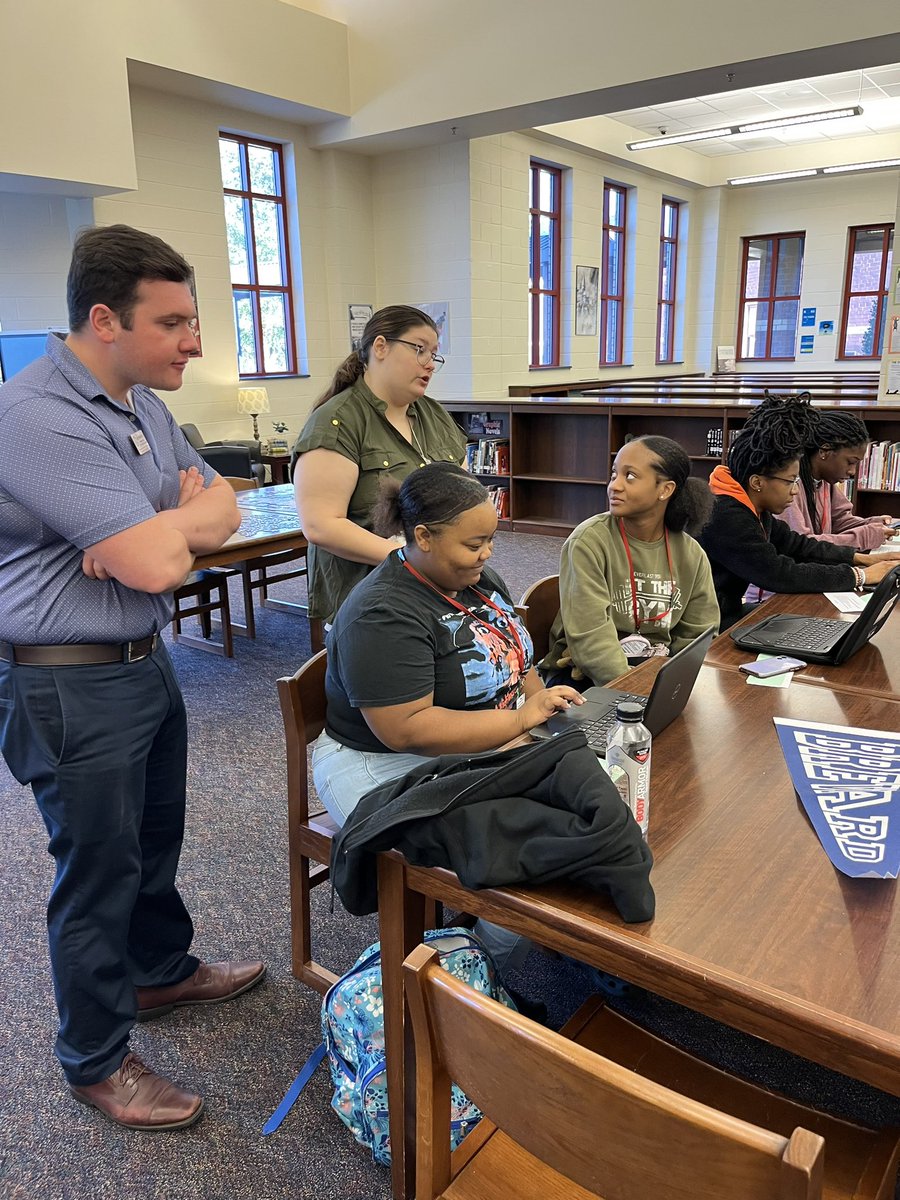 ClintonHSGuide's tweet photo. We had a great College Application Day at CHS yesterday! #CAMSC2022 @SCCANGO https://t.co/nNKs7h1iZ1