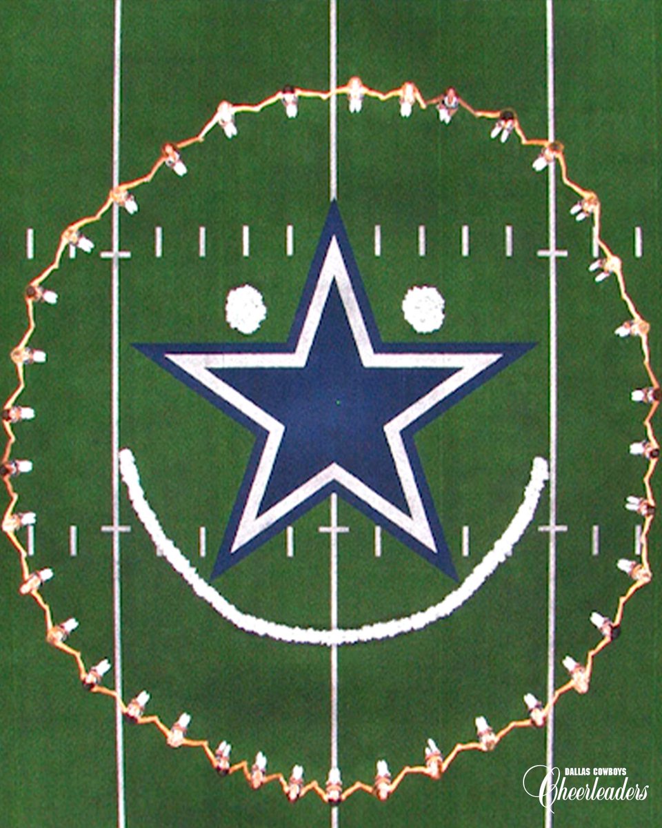 DCCheerleaders's tweet photo. It's truly a STAR-studded smile ⭐️🤩

#WorldSmileDay | @Invisalign | @RXSMILE https://t.co/VX4BKWoQOB