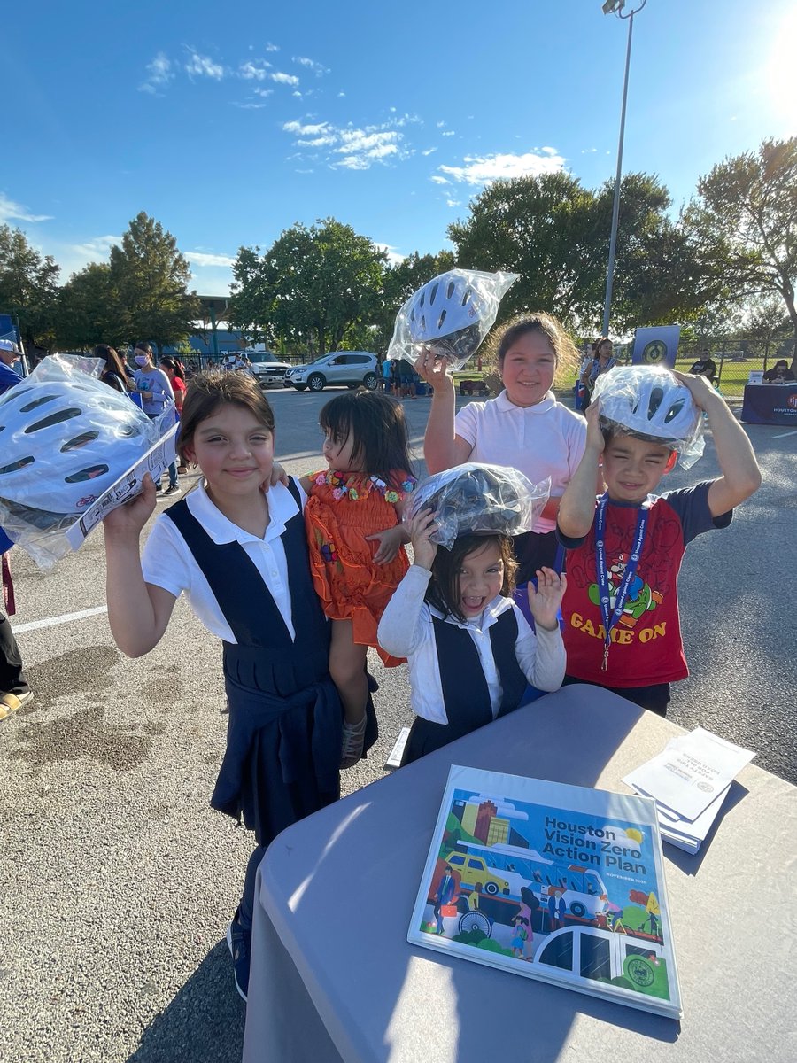 HoustonPlanning's tweet photo. #VisionZeroHOU attended the National Night Out in the Gulfton area. We provided 100 Vision Zero road safety coloring books and distributed 50 helmets and bike lights for kids (donated by TxDOT). #NationalNightOut2022 https://t.co/Vrclz2rHXx