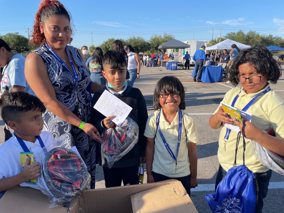 HoustonPlanning's tweet photo. #VisionZeroHOU attended the National Night Out in the Gulfton area. We provided 100 Vision Zero road safety coloring books and distributed 50 helmets and bike lights for kids (donated by TxDOT). #NationalNightOut2022 https://t.co/Vrclz2rHXx