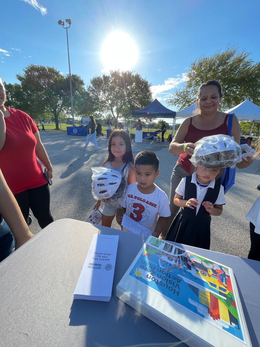 HoustonPlanning's tweet photo. #VisionZeroHOU attended the National Night Out in the Gulfton area. We provided 100 Vision Zero road safety coloring books and distributed 50 helmets and bike lights for kids (donated by TxDOT). #NationalNightOut2022 https://t.co/Vrclz2rHXx
