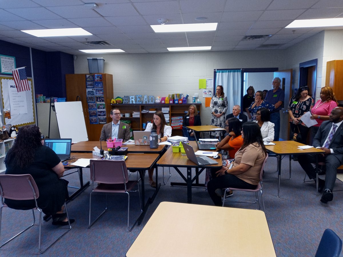 TownleyEle_EISD's tweet photo. Mike Morath, Commissioner of the Texas Education Agency, stopped by Townley Elementary today to see the great things we are doing. https://t.co/FzqJi6j91d