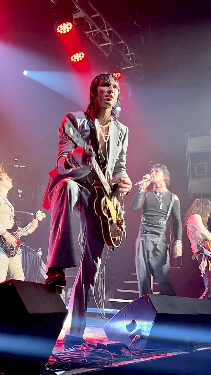 LeBeautifulMess's tweet photo. Some of my pictures of ⁦@SebastianDanzig⁩ from the ⁦@PalayeRoyale⁩ concert in Minneapolis. 💖 https://t.co/dTgeykpO3T
