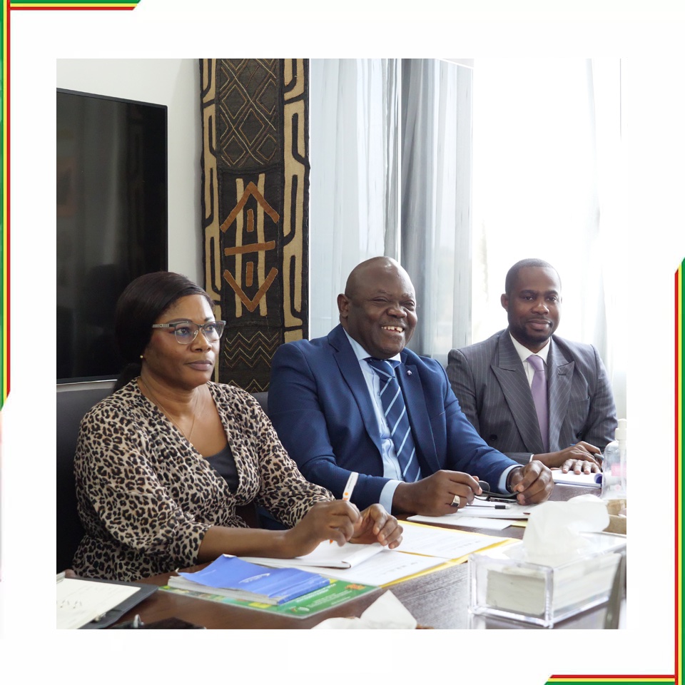 📌Il s’est tenu ce 05 Octobre 2022, une séance de travail entre le Ministre du DIPSP, Monsieur FYLLA SAINT-EUDES et la Ministre des PMEA, Madame Jacqueline Lydia MIKOLO.

👉Ordre du jour : 

➡️L'opérationnalisation de la Bourse de Sous-traitance et de Partenariat des Entreprises.