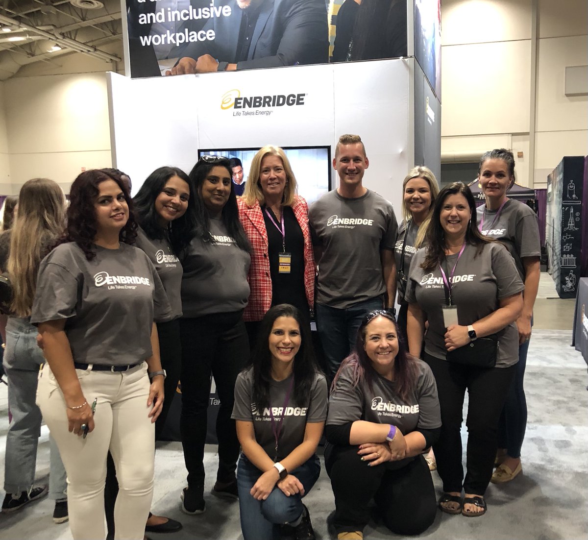 Enbridge's tweet photo. Michele Harradence, SVP &amp; President of @enbridgegas, joined members of #TeamEnbridge at this year's @WeBuildADream #DreamerDay2022, encouraging young women to dream big! https://t.co/wR8oldCFx7