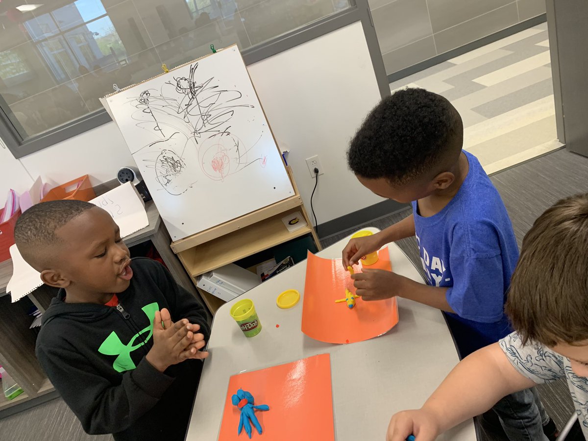 ShueFirstGrade's tweet photo. Clubs started at HES today! Building community is essential!! @HESPanthers https://t.co/dPvZq6yPkO
