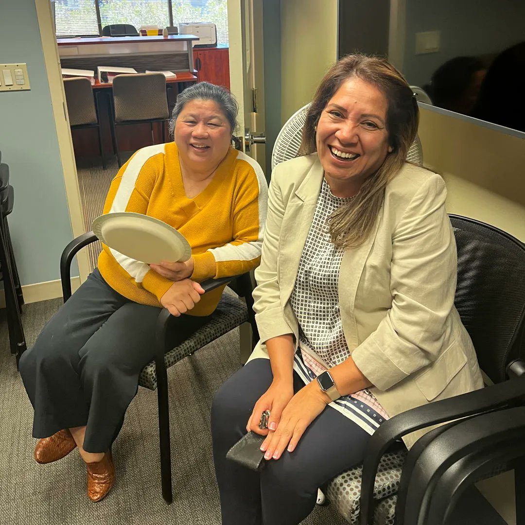 HIPhousing's tweet photo. Last Wednesday, HIP Housing staff gathered in our conference room for a delicious pizza party! 🍕🍕🍕 Look at all those smiley faces! 

Huge thank you to Sue, our tireless Office Manager, for organizing this wonderful lunchtime gathering! 🎉🧡 

#lunch #team #together #pizza #yum https://t.co/f3QkhegXqs