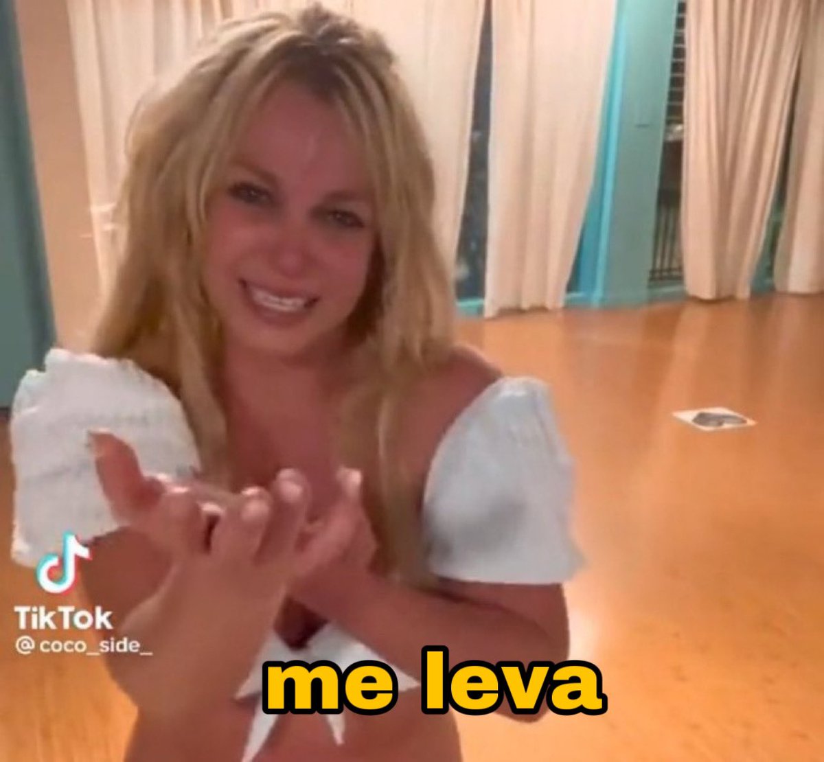 qualquer pessoa postando q ta indo viajar
eu: