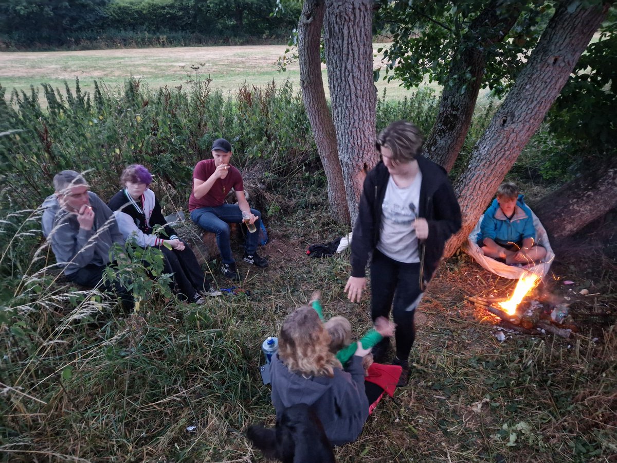 snipe4assassin's tweet photo. #endofsummer #AutumnVibes #campfire #friends #family #lovetheoutdoors https://t.co/aw9i63Z4zJ