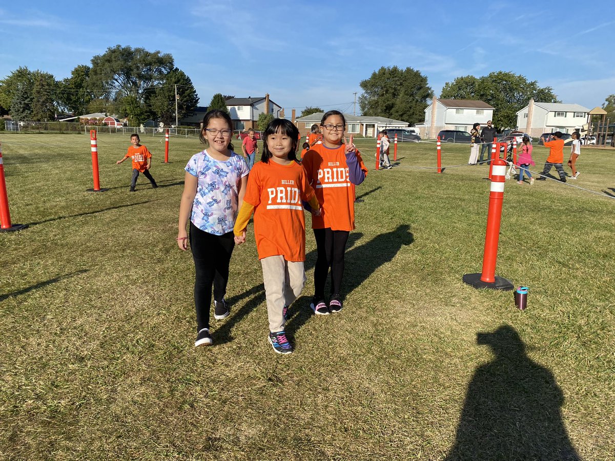 MSchmidt2019's tweet photo. It was a beautiful day for the Hiller Fun Run! Third graders had a great morning🧡☀️ @hillerwildcats #wearelamphere https://t.co/tLksgyqbIT