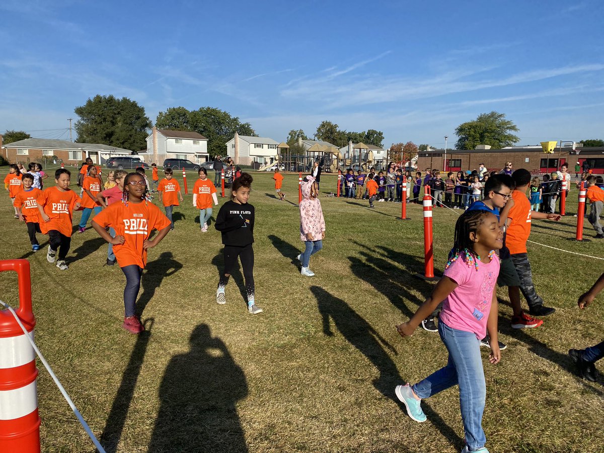 MSchmidt2019's tweet photo. It was a beautiful day for the Hiller Fun Run! Third graders had a great morning🧡☀️ @hillerwildcats #wearelamphere https://t.co/tLksgyqbIT