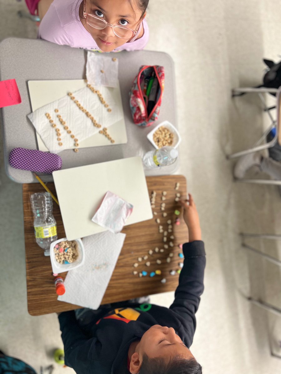 TieraJonesG2's tweet photo. Skip counting + a snack =An AWESOME lesson ! 💚🐻
@Scurlockbears https://t.co/TheUVbGD1w