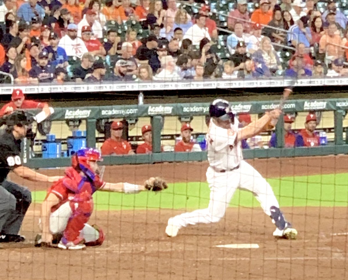 ProbablyLolly's tweet photo. @chazzyfizzz  looking good! Single in the 5th! #girlslikebaseballtoo #Astros https://t.co/FM5SfFMUsO