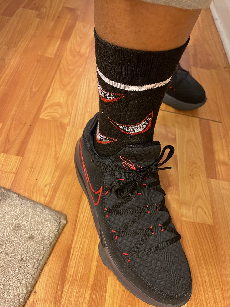 DaryleLSmith's tweet photo. Servant Leader Drip
#YankeesFit #Lebron17 #Joker  #PrayedForThis   @ahmiryoung 
 @uncle_rjs 
@KidFromTheX @CallMeCoachVP @LiCkMyJs @TheDon8708 @5aluteMeImPaige @LexxDaTurtle @mizz_tae @mdeeeeee_ @LadySideshow @MagMr44 @CoachWes03 @ALilBitOfEryn @IngloriousGUIDO
@kp0pkicks https://t.co/jtsQBLCSag