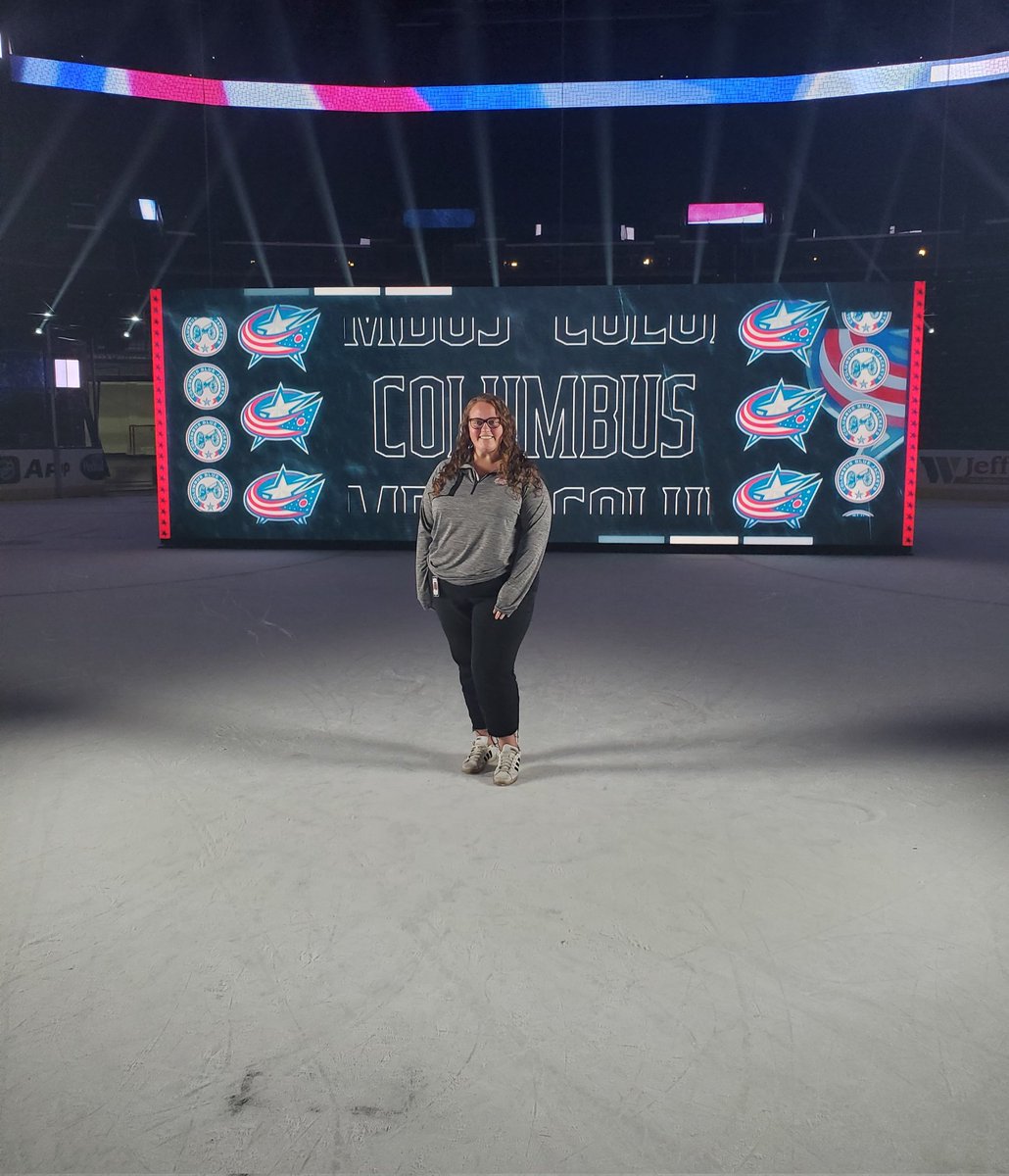 BurgandyCBJ's tweet photo. HOCKEY IS BACK!!!! 

(they let us take some cool pictures too) https://t.co/hfI8Mn4YEN