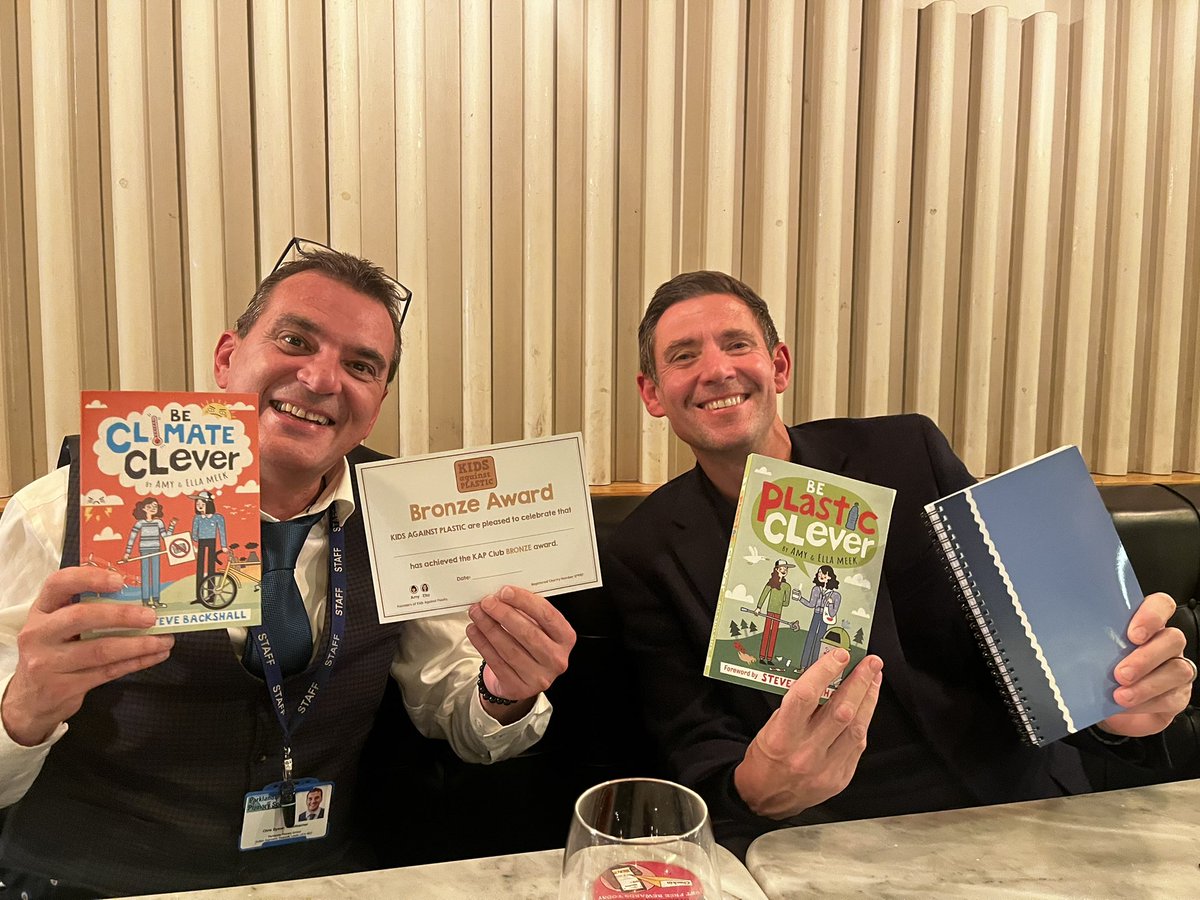 chrisdysonHT's tweet photo. The highlight of my day and week was spending time with the inspirational @BePlasticClever - blown away with the articulate manner in which they want to make a change. Thanks @KirtAlanWright @learnplaynexus @misterunwin for making it a beautiful pre @Headteacherchat conference https://t.co/UJ33HGFnpQ