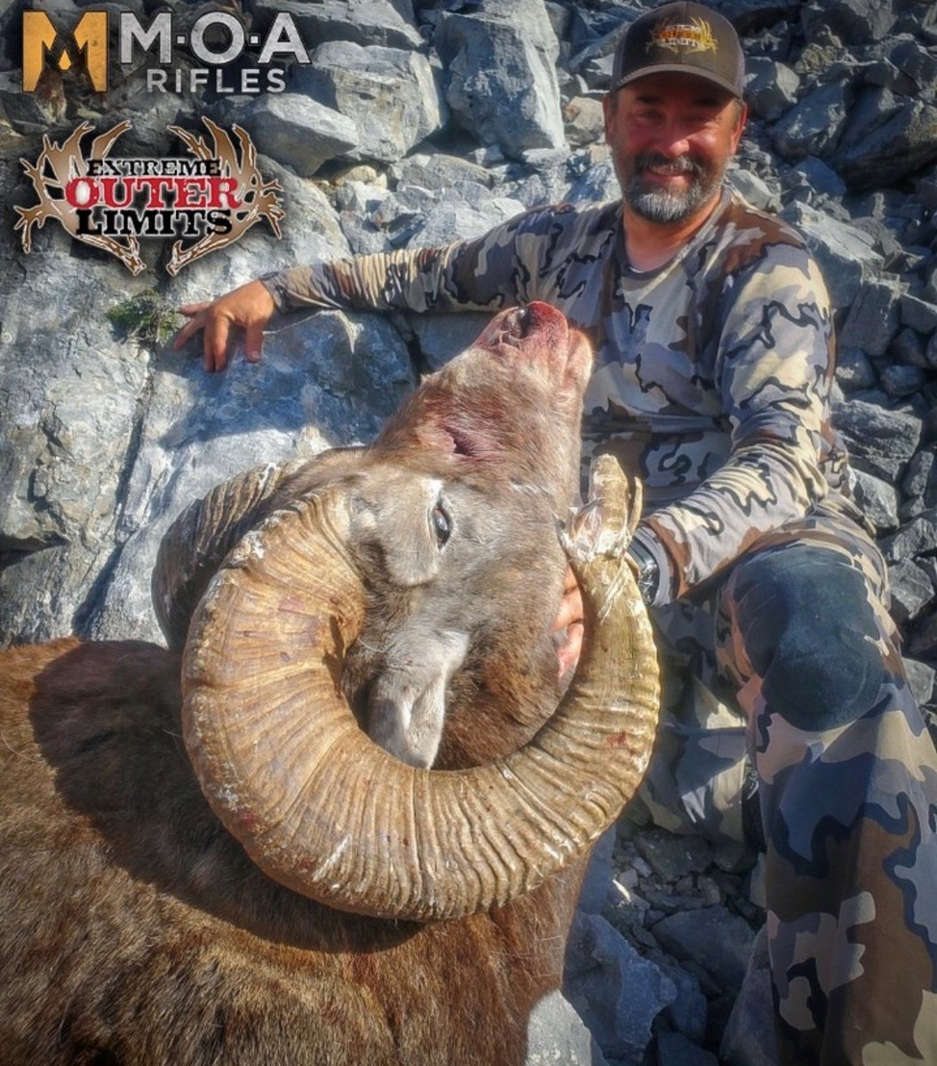 SPORTSMANchnl's tweet photo. Congrats to Bob Beck from Extreme Outer Limits on completing his Grand Slam. Here's Bob with his beautiful Rocky Bighorn. 

#hunting #grandslam ##rockybighorn #ramhunting #ramslam #mountains https://t.co/YLjSR9KK04