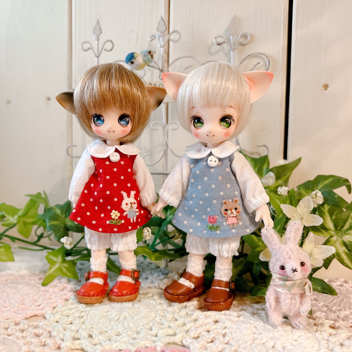 dolly_maron3's tweet photo. アップリケのお洋服の着画になります✨
モデルさんボディはオビツ11 です。
アップリケは、赤→うさぎさん、水色→くまさん。
こちらのお洋服は、近日中に@dollb_lapis さんの #らぴすのこばこ に納品させて頂きます❣️ https://t.co/Y1y45odghz