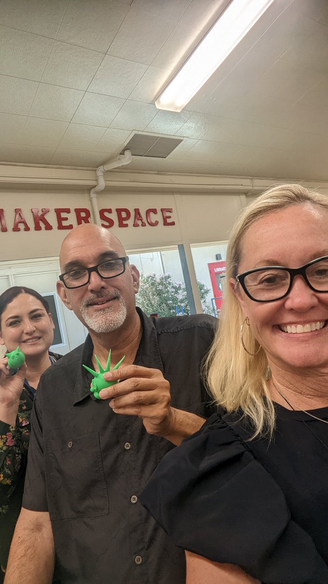 MarilynEDU's tweet photo. When you have a teacher interested in 3-D printing and innovative art, of course you take her to the source.

. . . thank you, Mr. Reyes, for sharing your experience. 

#CUE #IVCUE https://t.co/6bS9m3ozdE