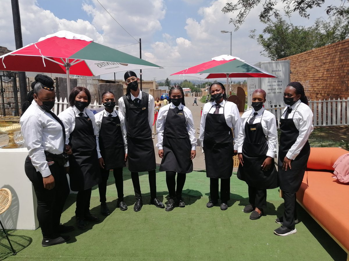 ChampsService's tweet photo. #kasiWedding with style
Bring the luxury to your local event.

Rent a professional and friendly Team for your event❗
Let us help you create memorable moments 
#eventstaffing #waiters #barmen #hostesses #ushers #mixologist #Scullers #cleaners
Call /Whatsapp 0638862624 https://t.co/NmqbX1uCm4