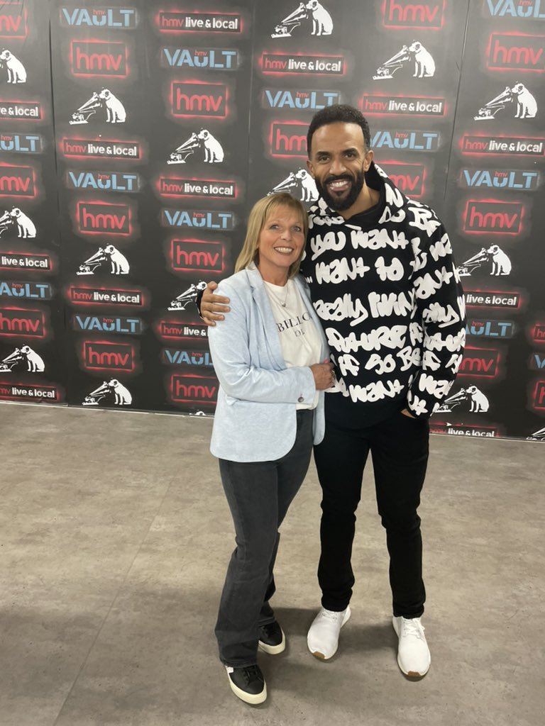 Tracymackay7's tweet photo. @CraigDavid wow what an amazing guy! So much time for everybody who queued  for the CD signing of 22 @hmvVault birmingham. Despite being 2 hours late for his book signing, Craig David showed genuine appreciation to his fans. Truly grateful for your time and patience 💕 https://t.co/55txFF9SBv