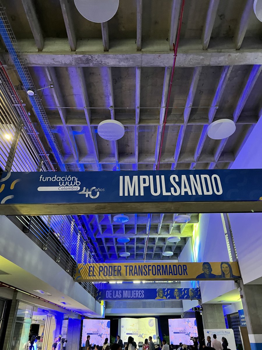 En los 40 años de la ⁦<a href="/FundacionWWBCol/">Fundación WWB Colombia</a>⁩ escuchando aprendizajes de mujeres visionarias que lucharon por la inclusión financiera y que, cuatro décadas después, ha hecho posible que mujeres vivan con dignidad y esperanza ⁦<a href="/dkonietzkoc/">Daniela Konietzko C.</a>⁩ #elpodertransformadordelasmujeres