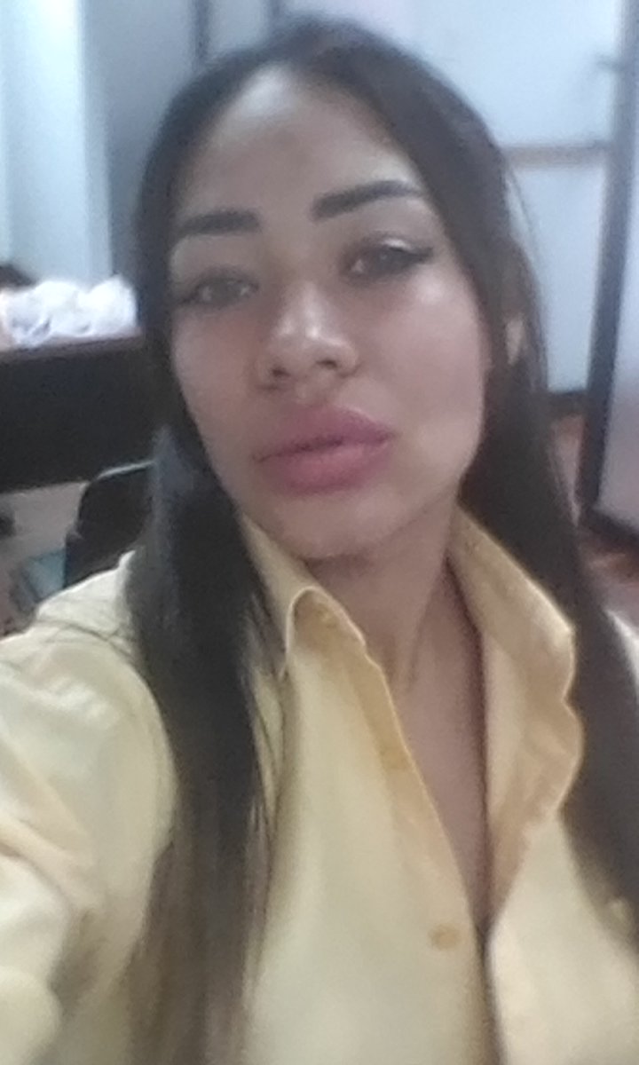 yenelkis's tweet photo. Me vesti de Amarillo para que no me conocieran 🤣

#siguemeytesigo #FelizMiercoles #amarillo #colorysabor #mujereslatinas #venezuela #MiercolesDeGanarSeguidores #MiercolesHot https://t.co/G8NrqOXVUC