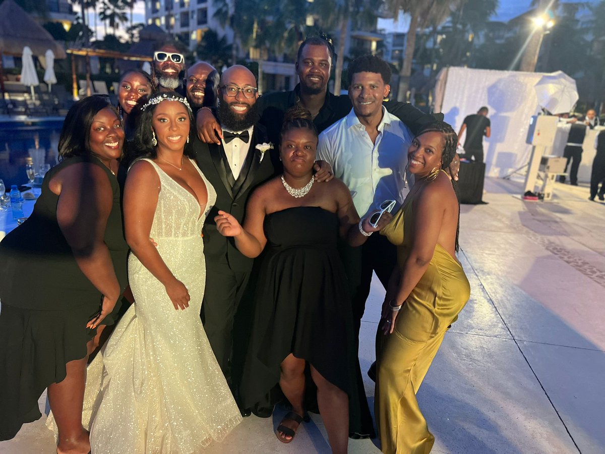 ShatavaS's tweet photo. One of my fav people became a husband almost 2 weeks ago. Love you @ep4009 You gain such a beautiful wife and u 2 make a lovely couple. Wish you guys the best and many yrs of marital bliss. 🌹🥰 https://t.co/QCVk9pRnaE