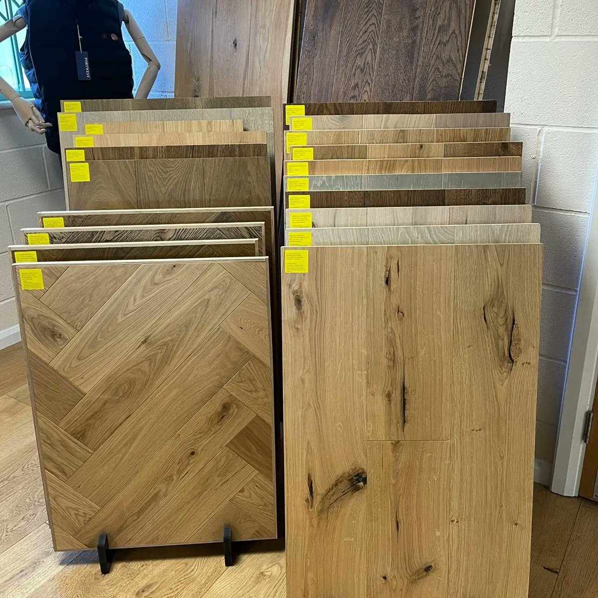 We have a a great selection of oak flooring sample boards in our #Silverstone shop. Select your dream flooring and enjoy in time for #Christmas. 
linnellbros.co.uk 
#granddesigns #homedecor #interiordesign #flooring #woodflooring